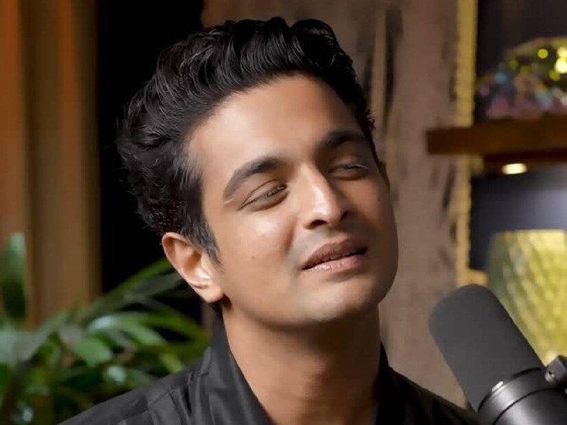 ശിവ് ശക്തി എന്ന പേരിലെ ഷോയിലൂടെ പരിചിതയായ നിക്കി ശർമയാണ് രൺവീറിന്റെ കൂട്ടുകാരി. ഇവർ ഡേറ്റിങ്ങിൽ ആയിരുന്നു എന്നാണ് റിപ്പോർട്ട്. ബ്രേക്ക്-അപ്പ് സംഭവിച്ചു എന്ന നിലയിൽ നിക്കി പോസ്റ്റ് ചെയ്ത കുറിപ്പാണു ചർച്ചയാവുന്നത്. 'അയാളുടെ പെൺ സുഹൃത്തുക്കൾ, അയാളുടെ പരാജയപ്പെട്ട സ്റ്റേജ് ടോക്കിങ് സ്റ്റേജുകളാണ്. ഒരാളെ പരിചയപ്പെടുന്നത് ഒരു ബന്ധത്തിലേക്ക് നയിക്കപ്പെടാത്ത അവസ്ഥയെയാണ് 'ഫെയ്ൽഡ് ടോക്കിങ് സ്റ്റേജ്' എന്നതുകൊണ്ട് അർത്ഥമാക്കുന്നത്. ഈ ബന്ധവും അവസാനിച്ചു എന്നുവേണം നിക്കി പറയുന്നതിൽ നിന്നും അർത്ഥമാവുക