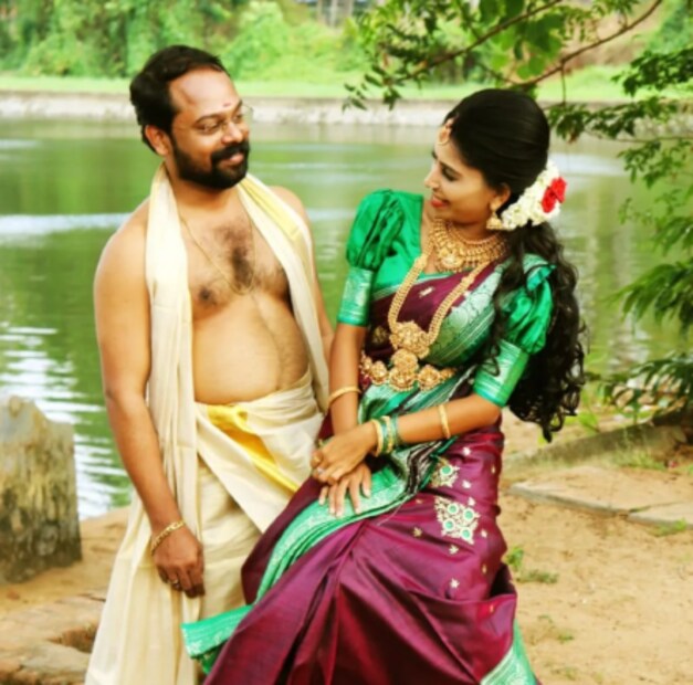  'നിങ്ങളുടെ എല്ലാ ചോദ്യങ്ങൾക്കും ഉള്ള മറുപടി അവിടെ നിങ്ങൾക്ക് ലഭിക്കുന്നതായിരിക്കും. നിങ്ങളുടെ സ്നേഹവും പ്രാർത്ഥനയും അനുഗ്രഹവും സപ്പോർട്ടും തുടർന്നും ഞങ്ങളോടൊപ്പം ഉണ്ടാകും എന്ന് ഞങ്ങൾ പ്രതീക്ഷിക്കുന്നു... ഞങ്ങളുടെ നല്ല ദിവസത്തിന് ഒപ്പം നിന്നവർക്കൊക്കെ ഒരായിരം നന്ദി.' എന്നായിരുന്നു കുറിപ്പ്.
