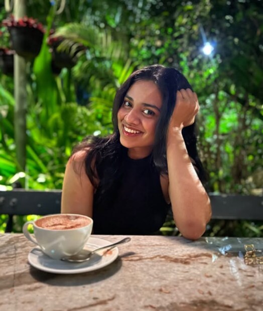  ചെന്നൈ ശ്രീരാമചന്ദ്ര മെഡിക്കൽ കോളജിൽ നിന്നാണ് മീനാക്ഷി ദിലീപ് എംബിബിഎസ് പൂര്&#x200d;ത്തിയാക്കിയത്. എന്നാൽ പതിവുപോലെ മഞ്ജു വാര്യർ പോസ്റ്റൊന്നും പങ്കുവച്ചിട്ടില്ല.