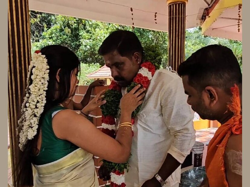 താലി കെട്ടിയ ശേഷമാണ് സമാധാനമായി സംസാരിക്കാൻ പോലും സാധിച്ചത് എന്ന് അച്ചായൻ. എന്തുപറ്റി എന്ന് വധു അപ്പോഴും ചോദിച്ചിരുന്നു. അക്കാര്യം പിന്നീട് പറയാം എന്ന് സോജൻ. വിവാഹം കഴിഞ്ഞതിൽ സന്തോഷം തോന്നുന്നു എന്ന് മാത്രമാണ് വധുവിന്റെ പ്രതികരണം. ആതിര റോയ് എന്നാണ് വധുവിന്റെ പേര്. അവരുടെ ആദ്യ വിവാഹമാണ് എന്ന് അച്ചായൻ. എങ്കിൽ അച്ചായന്റേത് രണ്ടാമത്തെ വിവാഹമാണോ എന്ന ചോദ്യം തൊട്ടുപിന്നാലെ വന്നു. അതിനുള്ള  മറുപടി അച്ചായൻ ഒരു കോമഡിയിൽ ഒതുക്കി