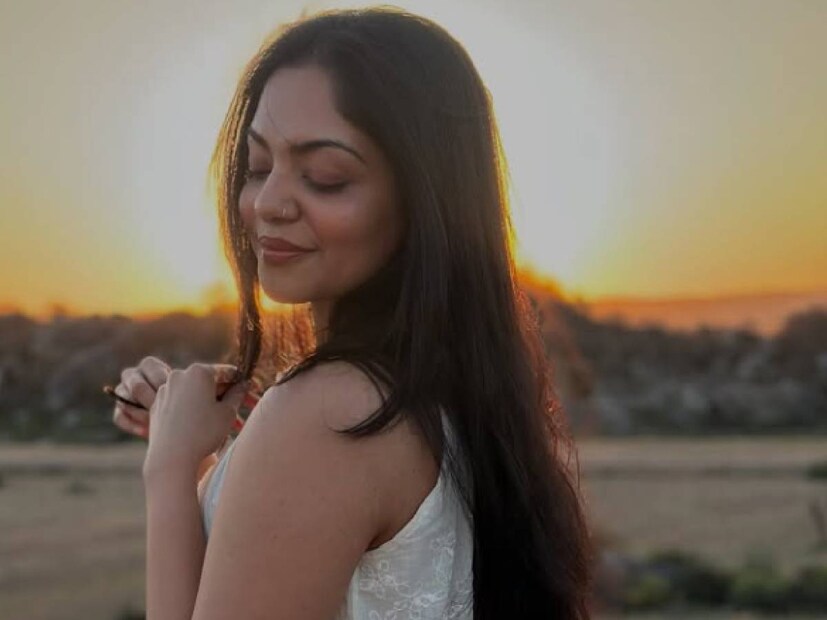 അതിലൊന്നാണ് മൂത്ത മകൾ അഹാന കൃഷ്ണ നായികയായി അഭിനയിച്ച 'നാൻസി റാണി' എന്ന സിനിമയുടെ അണിയറപ്രവർത്തകരിൽ നിന്നുമുണ്ടായ ദുരനുഭവം. മനസ്സാ, വാചാ, കർമ്മണാ അറിയാത്ത കാരണങ്ങൾക്ക് അഹാന നേരിടേണ്ടി വന്ന വ്യക്തിഹത്യ എണ്ണമിട്ടു നിരത്തിയ ഒരു പ്രസ്താവന അവരുടെ ഇൻസ്റ്റഗ്രാം പേജിൽ പ്രത്യക്ഷമായി. അഹാന മാത്രമല്ല, അച്ഛനമ്മമാർ അടങ്ങുന്ന കുടുംബം എത്രത്തോളം വിഷമം അനുഭവിച്ചു എന്ന് അഹാന ആ കുറിപ്പിൽ വ്യക്തമായി പറഞ്ഞിരുന്നു. അമ്മ സിന്ധുവാണ്‌ അഹാനയെ കൂടാതെ ആ ദുരനുഭവം നേരിട്ട് അറിയേണ്ടി വന്നതും (തുടർന്ന് വായിക്കുക)