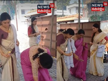 Attukal Pongala 2025: നടി പാർവതിയും മരുമകൾ താരിണിയും ആറ്റുകാലമ്മയ്ക്ക് പൊങ്കാലയർപ്പിച്ചു Attukal Pongala 2025: നടി പാർവതിയും മരുമകൾ താരിണിയും ആറ്റുകാലമ്മയ്ക്ക് പൊങ്കാലയർപ്പിച്ചു