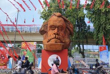 കൊല്ലം നഗരത്തില്‍ കൊടിയും ഫ്ലക്സും; സിപിഎമ്മിന് മൂന്നര ലക്ഷം പിഴ ചുമത്തി നഗരസഭ