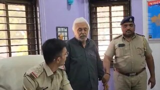 രാംകുഭായി ബോരിച്ച പോലീസ് സ്റ്റേഷനിൽ രാംകുഭായി ബോരിച്ച പോലീസ് സ്റ്റേഷനിൽ