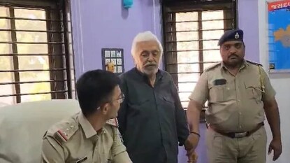 രാംകുഭായി ബോരിച്ച പോലീസ് സ്റ്റേഷനിൽ രാംകുഭായി ബോരിച്ച പോലീസ് സ്റ്റേഷനിൽ