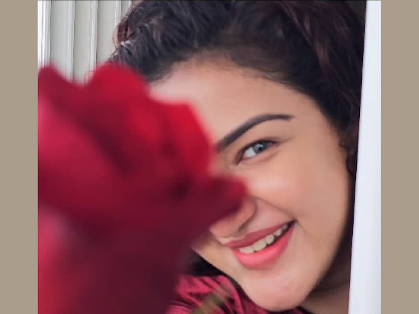 'പേടിക്കേണ്ടതായ സാഹചര്യം ഒരു മേഖലയിലും ഇല്ല എന്ന് ഞാൻ വിശ്വസിക്കുന്നു. ഒരാളെ ശാരീരികമായി ആക്രമിക്കുന്ന തരത്തിൽ എത്തിയാൽ മാത്രമേ അത്തരമൊരു സാഹചര്യം ഉണ്ടെന്നു പറയാനാകൂ. വളരെ വിരളമായേ അത്തരം സാഹചര്യങ്ങളെക്കുറിച്ച് കേട്ടിട്ടുള്ളൂ. എന്നെ സംബന്ധിച്ചടുത്തോളം, ഒരു ഫോൺ കോളിലാകും അത് വരിക. അതിന് നമുക്ക് വ്യക്തമായി ഒരു മറുപടി പറയാൻ പറ്റുമല്ലോ, അല്ലേ? പിന്നെ ആ മനുഷ്യൻ ആ ഭാഗത്തേക്ക് വരില്ല. പക്ഷെ, നിങ്ങൾക്ക് വരുന്ന അവസരം കിട്ടുമോ ഇല്ലയോ എന്ന ചോദ്യമുണ്ടാകും. എന്നാലിവിടെ പേടിക്കേണ്ടതില്ല. അവസരത്തിന്റെ വിഷയം അതിനിടയിലുണ്ടാകും...