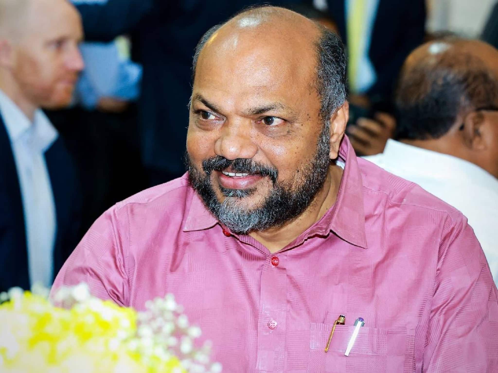 മലയാള ഭാഷാ ബിൽ:'കർണാടകയുടേത് തെറ്റായ നിലപാട്;കേരളം ഭാഷാ ന്യൂനപക്ഷങ്ങൾക്കൊപ്പം';മന്ത്രി രാജീവ് മലയാള ഭാഷാ ബിൽ:'കർണാടകയുടേത് തെറ്റായ നിലപാട്;കേരളം ഭാഷാ ന്യൂനപക്ഷങ്ങൾക്കൊപ്പം';മന്ത്രി രാജീവ്