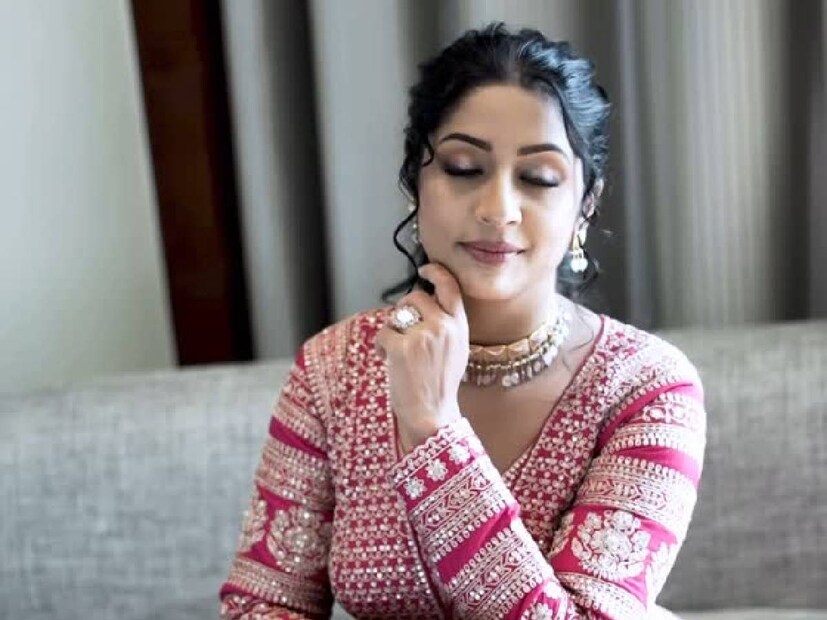 നവ്യയെ ടാഗ് ചെയ്തുകൊണ്ട് അനുജൻ പോസ്റ്റ് ചെയ്ത ഈ വീഡിയോയിൽ മഞ്ജു വാര്യർ, റിമി ടോമി, ദിവ്യാ ഉണ്ണി എന്നിവർ ലൈക്ക് ചെയ്തിട്ടുണ്ട്. ഭാമ ലൈക്കും കമന്റും ചെയ്ത പോസ്റ്റ് കൂടിയാണിത്. ഇത്രയും സ്നേഹമുള്ള അനുജനെയും ചേച്ചിയേയും കണ്ടതിലെ സന്തോഷത്തിലാണ് അവരുടെ ആരാധകർ