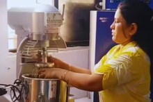 ബാങ്കിലെ ജോലി വിട്ട യുവതി ശര്‍ക്കര ചേര്‍ത്ത ചായപ്പൊടി കച്ചവടത്തിലൂടെ പ്രതിമാസം സമ്പാദിക്കുന്നത് 5 ലക്ഷം രൂപ