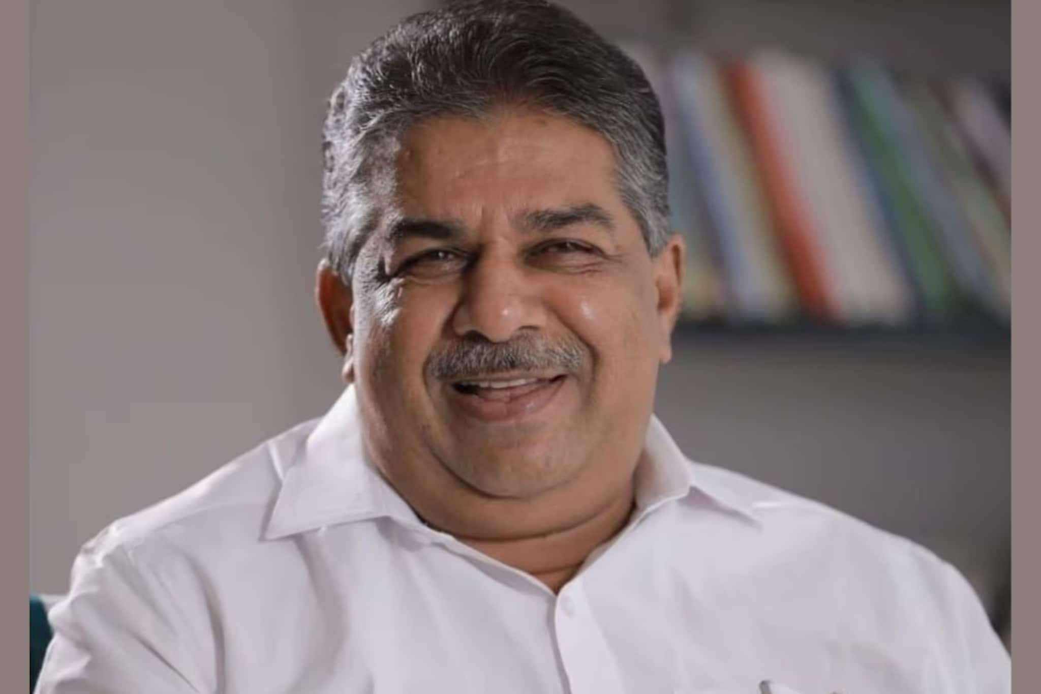 വേടനപ്പോലും സ്വീകരിച്ചെന്ന് മന്ത്രി സജി ചെറിയാന്; തന്റെ 'പോലു'മെടുത്ത് ചര്ച്ചയാക്കരുതെന്ന് വിശദീകരണം വേടനപ്പോലും സ്വീകരിച്ചെന്ന് മന്ത്രി സജി ചെറിയാന്; തന്റെ 'പോലു'മെടുത്ത് ചര്ച്ചയാക്കരുതെന്ന് വിശദീകരണം