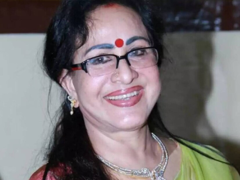  ഭാരതപ്പുഴയിൽ എന്റെ ചിതാഭസ്മം ഒഴുക്കുന്നുണ്ടോയെന്ന് എല്ലാവരും നോക്കണം എന്നാണ് പിറന്നാൾ‌ ദിനത്തിൽ മാധ്യമങ്ങളോട് സംസാരിക്കവെ ഷീല പറഞ്ഞത്. ജീവിതത്തിൽ വിചാരിച്ച പലതു നടന്നിട്ടില്ലെന്നും എന്നാൽ വിചാരിക്കാത്ത പലതും നടന്നിട്ടുണ്ടെന്നുള്ളതും താരം അഭിമുഖങ്ങളിൽ പ്രത്യക്ഷപ്പെടുമ്പോഴെല്ലാം പറയാറുള്ള ഒന്നാണ്. നല്ലൊരു ദാമ്പത്യ ജീവിതം നയിക്കാൻ കഴിയാതെ പോയതിന്റെ വിഷമം പലപ്പോഴായി താരം പങ്കുവെച്ചിട്ടുണ്ട്. തമിഴ് നടൻ രവിചന്ദ്രനായിരുന്നു ഷീലയുടെ ഭർത്താവ്. ആ ബന്ധത്തിൽ ഷീലയ്ക്കുള്ള മകനാണ് നടനായ ജോർജ് വിഷ്ണു.