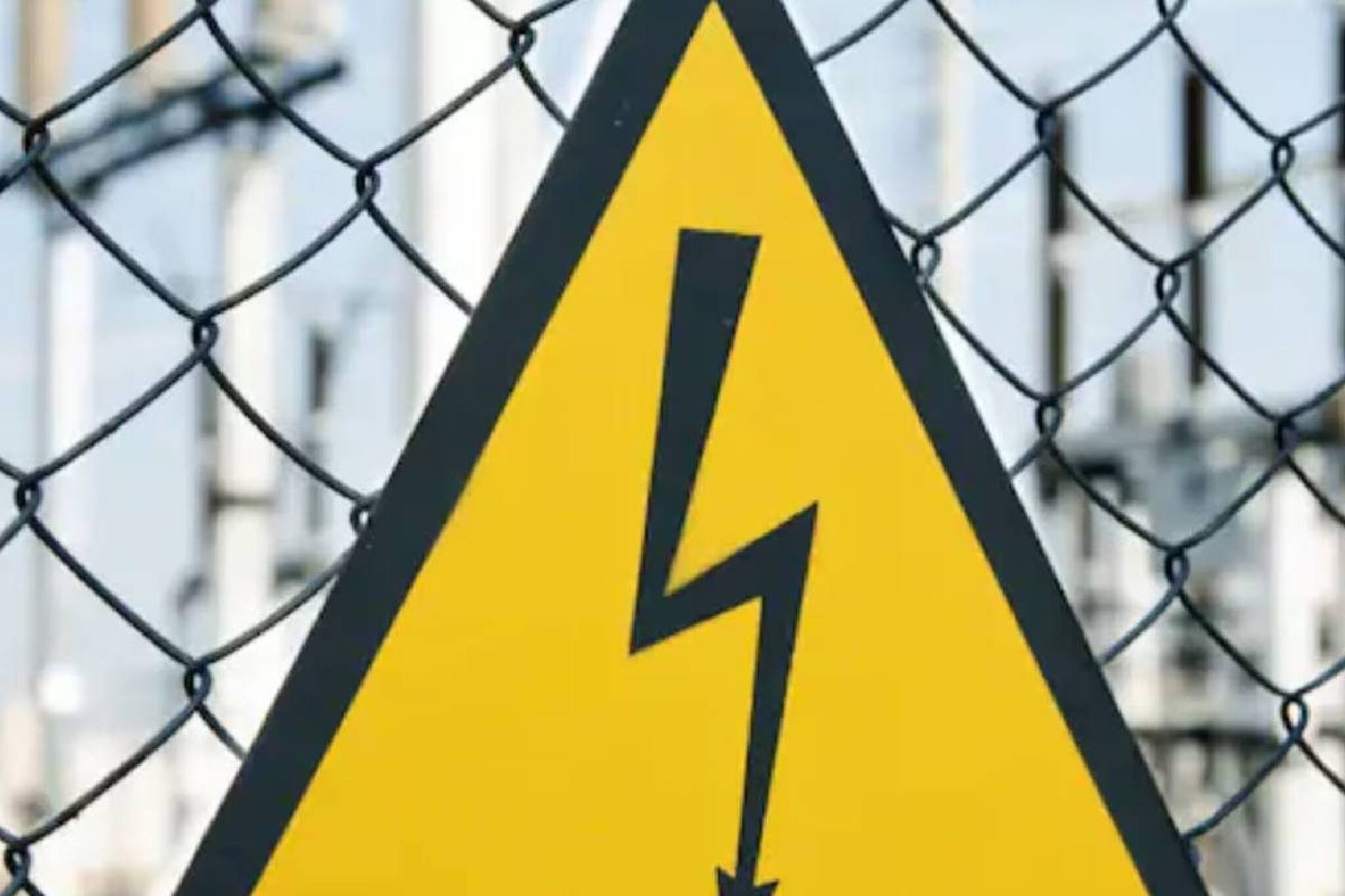 കോഴിക്കോട് കൊടുവള്ളിയിൽ 13 കാരി കുളിമുറിയിൽ നിന്ന് ഷോക്കേറ്റ് മരിച്ചു