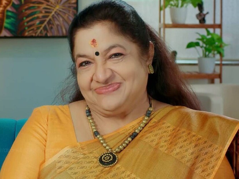ഒരു വയസു മാത്രം കഴിഞ്ഞ മഹാലക്ഷ്മി പാടി, ദിലീപ് റെക്കോർഡ് ചെയ്ത ആ ഗാനം ഇന്നും അദ്ദേഹത്തിന്റെ ഫോണിൽ കിടപ്പുണ്ട്. അതുപോലെ തന്നെ ചിത്ര നൽകിയ പ്രതികരണവും. 'പാട്ടുപാടി ഉറക്കാം ഞാൻ താമരപ്പൂം പൈതലേ...' എന്ന പാട്ടായിരുന്നു ദിലീപിന്റെ മകൾ പാടിയത്. ആ സന്ദേശം കിട്ടിയതും, ചിത്രയുടെ പ്രതികരണമാണ് ദിലീപിനെയും കാവ്യാ മാധവനെയും അമ്പരപ്പിച്ചത്. ചിത്ര ആ ഗാനം മുഴുവനായി പാടി ദിലീപിന് അപ്പോൾ തന്നെ തിരികെ അയച്ചു കൊടുത്തു. ആ ഗാന സന്ദേശവും ദിലീപ് ഇപ്പോഴും സൂക്ഷിച്ചിരിക്കുന്നു 