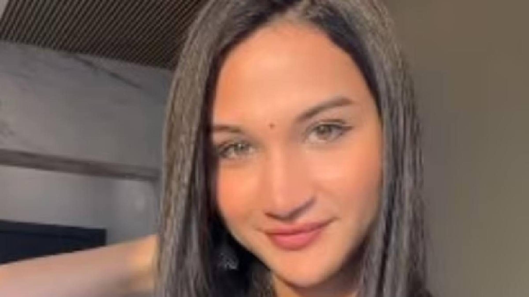 'ക്രിക്കറ്റ് താരങ്ങള്‍ നഗ്നചിത്രങ്ങള്‍ അയച്ചു നല്‍കി, എന്റെ ചിത്രങ്ങളും ചോദിക്കുന്നു'; സഞ്ജയ് ബംഗാറിന്റെ മകള്‍ അനായ ബംഗാര്‍