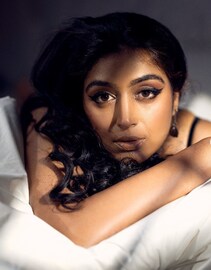 Padmapriya | പ്രായം 45 തന്നെയാണോ? ​ഗ്ലാമറസ് ഫോട്ടോഷൂട്ടുമായി പത്മപ്രിയ