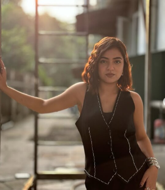  കഴിഞ്ഞ കുറച്ചുമാസങ്ങളായി താന്&#x200d; വൈകാരികവും വ്യക്തിപരവുമായ വെല്ലുവിളികളോട് മല്ലിടുകയായിരുന്നുവെന്ന് നസ്രിയ സാമൂഹികമാധ്യമങ്ങളില്&#x200d; പങ്കുവെച്ച കുറിപ്പില്&#x200d; പറയുന്നു. തന്റെ അസാന്നിധ്യംമൂലമുണ്ടായ ബുദ്ധിമുട്ടുകള്&#x200d;ക്ക് ക്ഷമ ചോദിച്ചുകൊണ്ടാണ് നസ്രിയ പോസ്റ്റ് പങ്കുവച്ചത്.