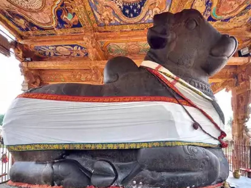 brihadeeswara temple, thanjavur temple, unesco wonder in thanjavur, thanjavur, thanja periya kovil, rajarajeswaram, hindu dravidian style temple, peruvudaiyar kovil, one of the largest shiva lingas in india, ancient shiva temple in thanjavur, places to visit in thanjavur, unesco world heritage sites in tamil nadu, Thanjavur, Brihadeeswara Temple, Tamil Nadu, Shiva Temple, Thanjavur Periya Kovil, Perunthachan, Brihadeeswara Temple, Chola emperor Rajaraja I, Tamil Nadu, ബൃഹദീശ്വര ക്ഷേത്രം, ചോള രാജാവ് രാജരാജ ഒന്നാമൻ, തമിഴ്നാട്