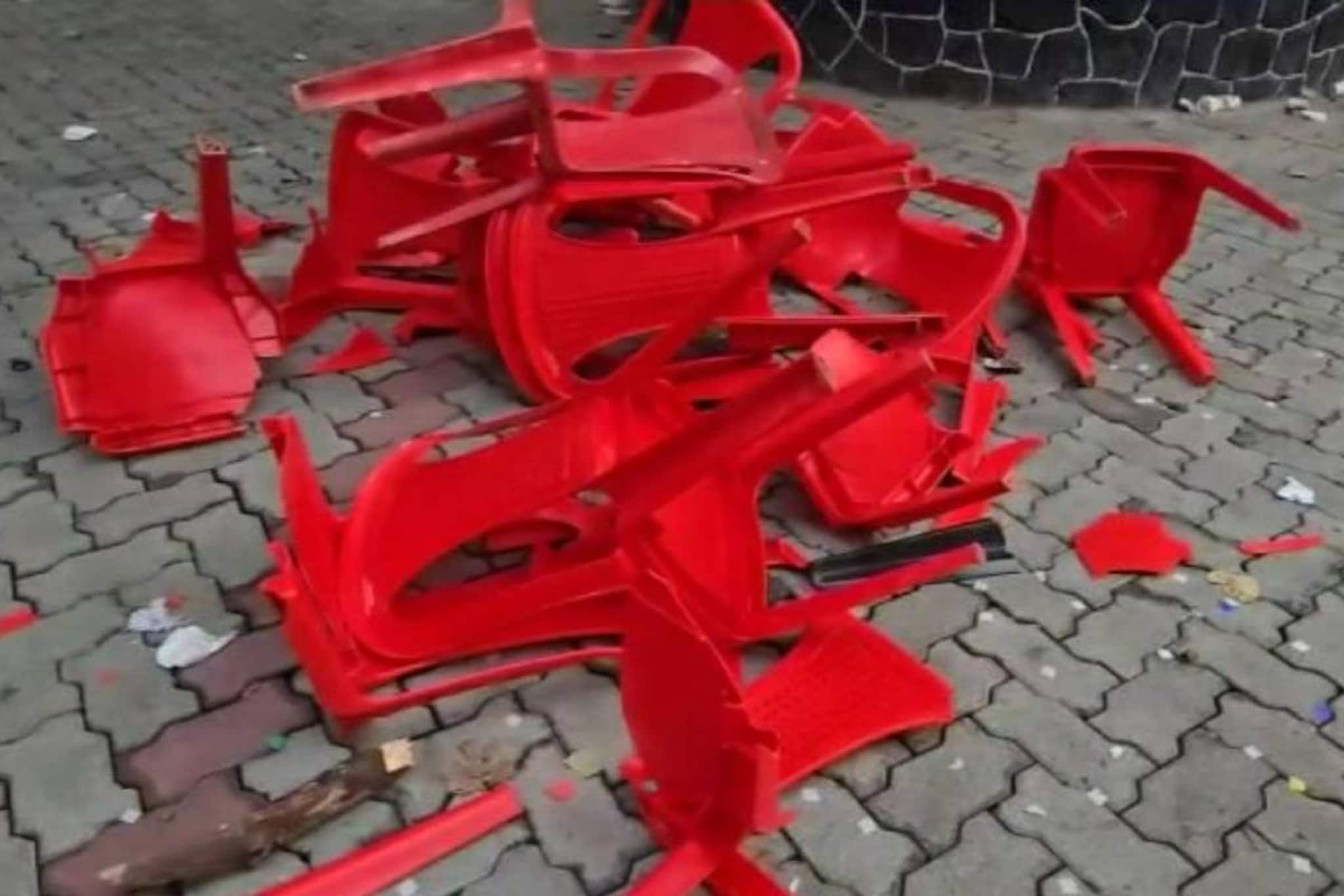 കൊച്ചിയിൽ അഭിഭാഷകരും SFI പ്രവർത്തകരും തമ്മിൽ ഏറ്റുമുട്ടി; സംഘർഷം ജില്ലാ ബാർ അസോസിയേഷൻ ആഘോഷത്തിനിടെ