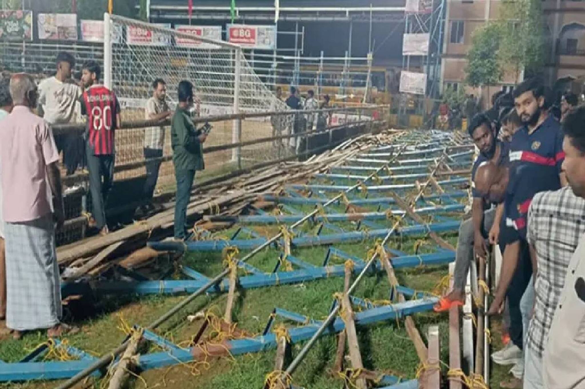 കോതമം​ഗലത്ത് ഫുട്ബോൾ ടൂർണമെന്റിനിടെ ​ഗ്യാലറി തകർന്നു വീണ് നിരവധി പേർക്ക് പരിക്ക്