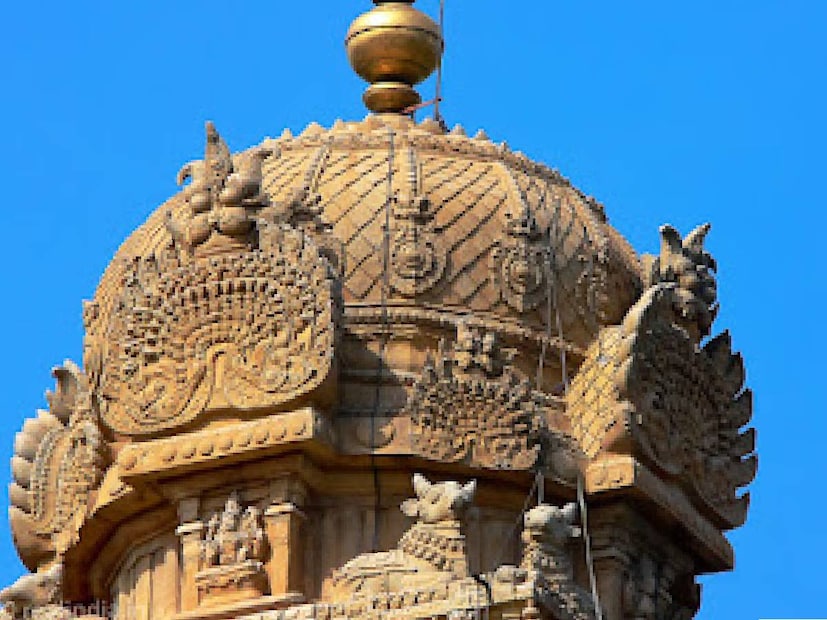 brihadeeswara temple, thanjavur temple, unesco wonder in thanjavur, thanjavur, thanja periya kovil, rajarajeswaram, hindu dravidian style temple, peruvudaiyar kovil, one of the largest shiva lingas in india, ancient shiva temple in thanjavur, places to visit in thanjavur, unesco world heritage sites in tamil nadu, Thanjavur, Brihadeeswara Temple, Tamil Nadu, Shiva Temple, Thanjavur Periya Kovil, Perunthachan, Brihadeeswara Temple, Chola emperor Rajaraja I, Tamil Nadu, ബൃഹദീശ്വര ക്ഷേത്രം, ചോള രാജാവ് രാജരാജ ഒന്നാമൻ, തമിഴ്നാട്