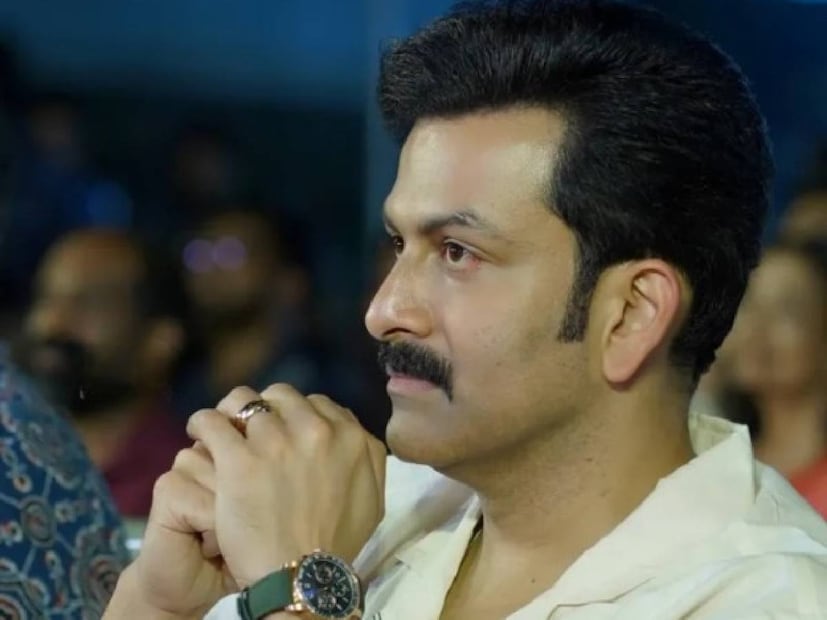 സിനിമയിലെ പ്രധാനവേഷം ചെയ്ത ടൊവിനോ തോമസ് ഉൾപ്പെടെ പലരും കമന്റ് ചെയ്ത പോസ്റ്റ് ആയിരുന്നു ഇത്. എന്നാൽ, സിനിമ വിമർശിക്കപ്പെടാൻ തുടങ്ങിയതും, സുപ്രിയ മേനോൻ അർബൻ നക്സൽ എന്ന പരാമർശം ഉയർത്തിയ നേതാവുൾപ്പെടെ പലരും ഇവർക്കെതിരെ രംഗത്തിറങ്ങി. കേരളത്തിനകത്തും, രാജ്യത്തെ മറ്റു നാല് ഭാഷകളിലുമായി പാൻ ഇന്ത്യൻ ഫോർമാറ്റിൽ ചിത്രം റിലീസ് ചെയ്തു. ഇന്ത്യയിലെ തിയേറ്റർ കളക്ഷൻ ഇനത്തിൽ മാത്രം പൃഥ്വിരാജ് സുകുമാരൻ സംവിധാനം ചെയ്ത ചിത്രം 70 കോടി പിന്നിട്ടു