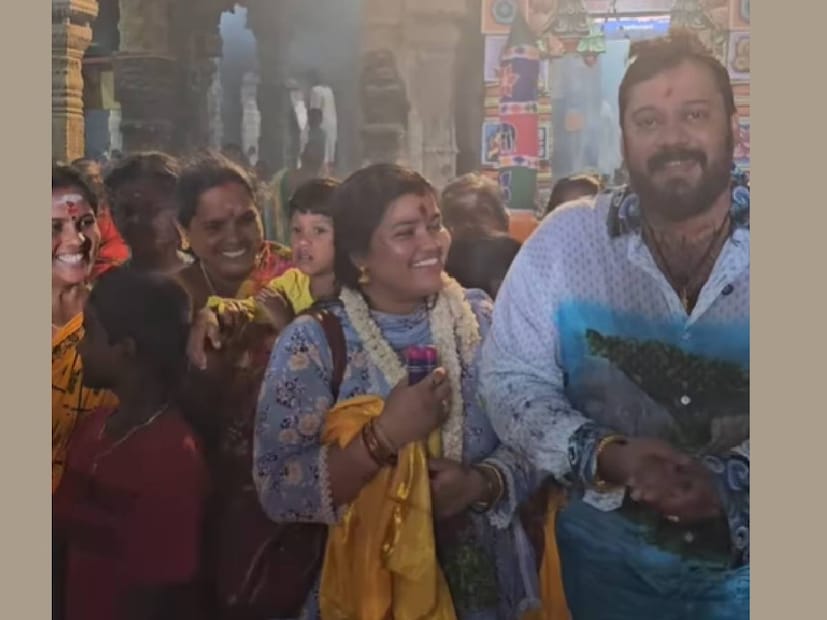 കോകിലയുടെ ജന്മദിനത്തിന് എന്തിനാണ് 3000 പേർ എന്ന് ചിന്തിക്കുന്നവർ ഉണ്ടാകും. ഇത് പിറന്നാളിനായി ക്ഷണിക്കപ്പെട്ടവരല്ല. ഇവരെല്ലാപേരും തെങ്കാശി ക്ഷേത്രത്തിൽ വന്നുചേരുന്ന ഭക്തരാണ്. ഭാര്യയുടെ ജന്മദിനം പ്രമാണിച്ച് ബാല ഇവിടെ ആയിരം പേർക്ക് അന്നദാനം ഒരുക്കിയിട്ടുണ്ട്. എന്നാൽ, വന്നുചേരുന്നവരുടെ എണ്ണം മൂവായിരമാകും എന്ന് ക്ഷേത്രത്തിലെ തന്ത്രി അറിയിക്കുന്നു. ബാല ആയിരം പേർക്കെന്ന് പറഞ്ഞുവെങ്കിലും, എത്തിച്ചേരുന്ന ഭക്തർ എല്ലാപേർക്കും ഇവിടെ ഭക്ഷണം തയാറെന്ന് ക്ഷേത്ര തന്ത്രി അറിയിച്ചു. ഭാര്യയുടെ പിറന്നാളിന് ബാല കൂടുതൽ പേർ എത്തിച്ചേരും എന്നനിലയിൽ ഭക്ഷണം കരുതിവച്ചിരുന്നു 