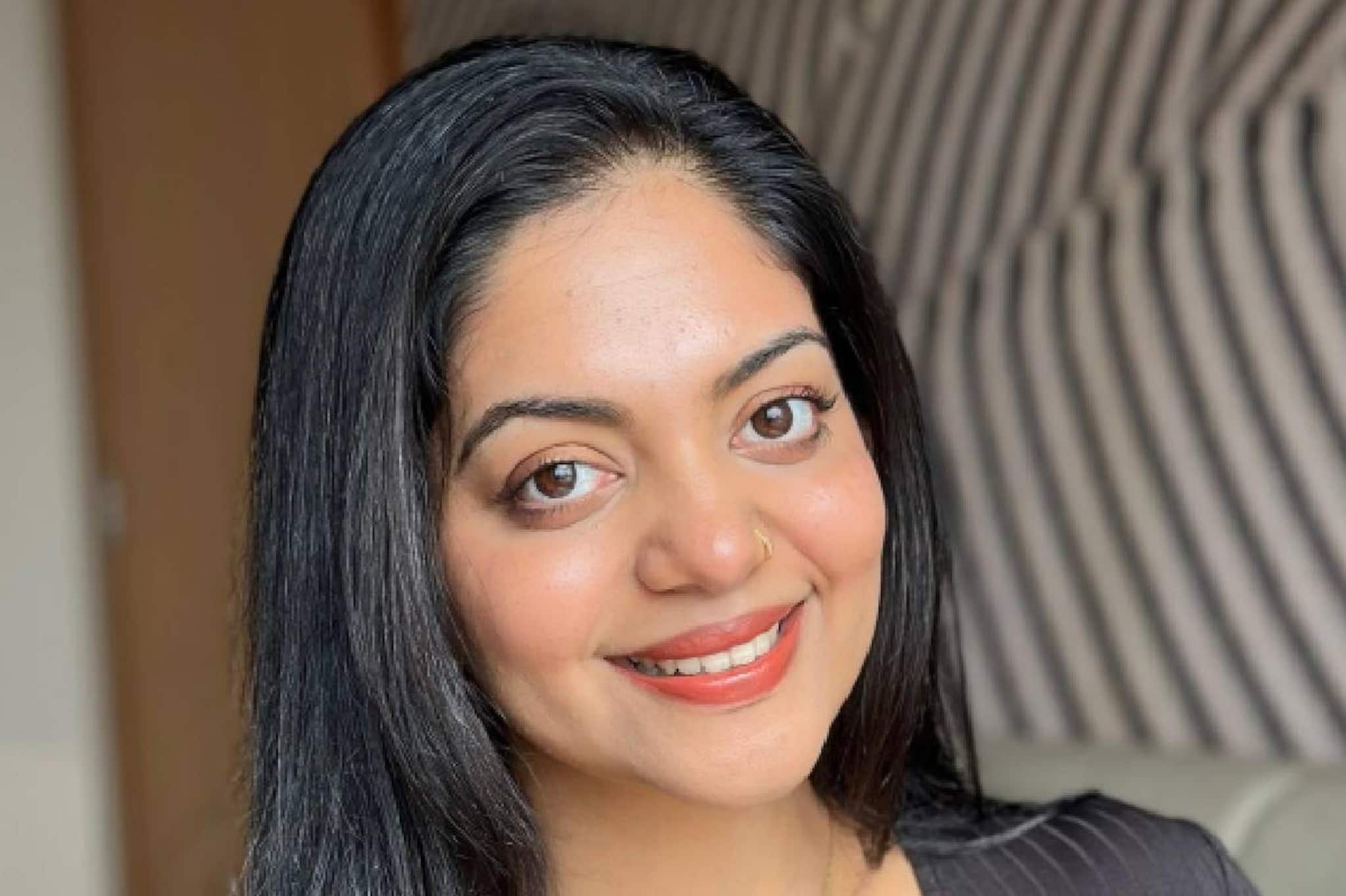 അമ്പലത്തിലെ ലൗഡ്‌സ്പീക്കറിൽ നിന്നും സരക്ക് വച്ചിരിക്ക്, മരുതൻകുഴി എന്നൊരു നാട്; തലയിൽകൈവച്ച്‌ അഹാന കൃഷ്ണ