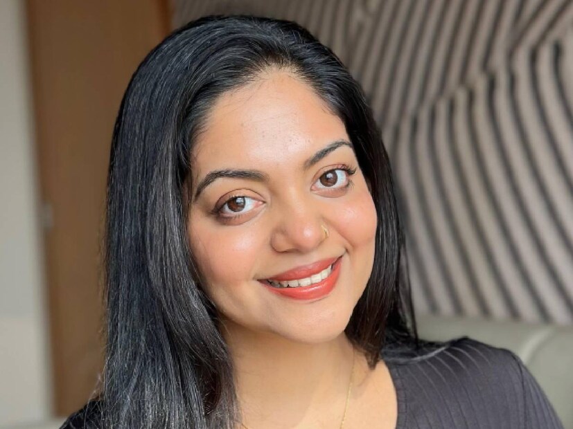 അഹാന മാത്രമല്ല, നമ്മൾ പലരും കടന്നുപോയ വിഷയമാണിത്. പ്രത്യേകിച്ചും സ്കൂൾ കാലമോ, പരീക്ഷാക്കാലമോ ആയാൽ. ഇങ്ങനെ സംഭവിക്കാൻ സ്ഥലം കേരളം തന്നെയാവണം എന്നില്ല. വാർത്താകോളങ്ങളിൽ പോലും ഈ വിഷയം പലകുറി ചർച്ചയായി മാറിയിട്ടുണ്ട്. എല്ലാ സീസണിലും വാർത്ത വന്നാലും ഈ പ്രവണത അവസാനിക്കുന്നില്ല എന്നാണ് വാസ്തവം. ഒടുവിൽ തന്റെ വീടിനരികെ വന്നതും അഹാന അത് വീഡിയോ രൂപത്തിൽ പകർത്തി ഇൻസ്റ്റഗ്രാം സ്റ്റോറിയിൽ പോസ്റ്റ് ചെയ്‌തു. പ്രത്യേകിച്ചും ഗർഭിണിയായ അനുജത്തി ദിയ കൃഷ്ണ വീട്ടിൽ ഉള്ളപ്പോൾ ഇങ്ങനെയൊരു വിഷയം അവർക്കും അലോസരമുണ്ടാക്കുന്നതാണ്