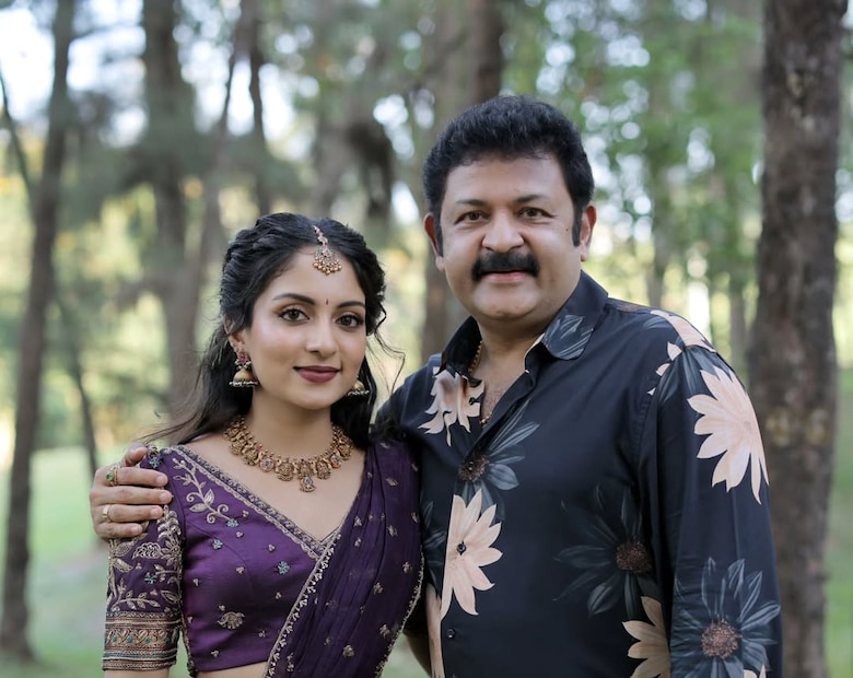  എന്നാൽ ഇവിടെ നേരെ തിരിച്ചാണ്.. മക്കളാണ് തന്റെ ധൈര്യം, ധനം, വഴികാട്ടിയെന്നും ഇന്ന് തന്റെ മേൽവിലാസം പോലും മാറിയെന്നും കൃഷ്ണകുമാർ കുറിച്ചു.