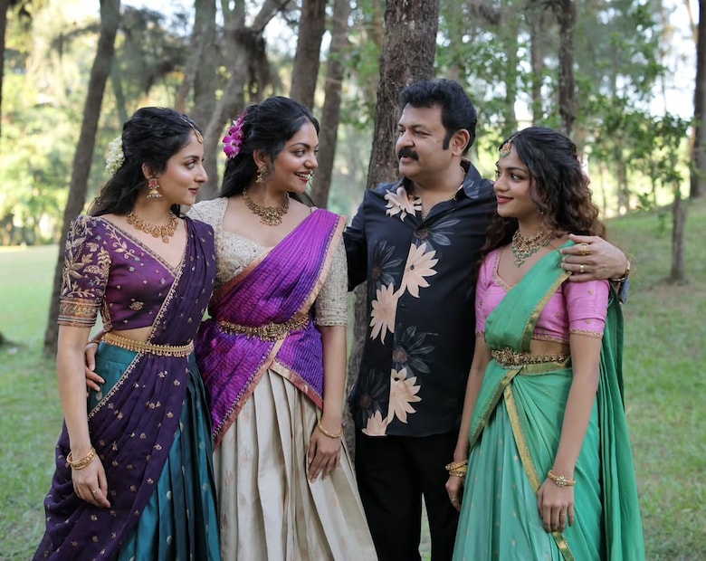  മലയാളികൾക്ക് ഏറെ ഇഷ്ടമുള്ള കുടുംബമാണ് നടനും ബിജെപി നേതാവുമായ കൃഷ്ണകുമാറിന്റേത്. ആദ്യകാലത്ത് മലയാളികൾക്ക് പരിചിതം കൃഷണകുമാറിനെ മാത്രമായിരുന്നെങ്കിൽ ഇന്ന് അദ്ദേഹത്തേക്കാൾ പരിചിതമാണ് ഭാര്യയേയും മക്കളേയും. ഒരുപക്ഷെ ഇന്ന് ആളുകൾ ഏറെ ശ്രദ്ധിക്കുന്നതും ചർച്ചചെയ്യുന്നതും അവരെക്കുറിച്ചാണെന്ന് പറയുന്നതിലും തെറ്റില്ല.