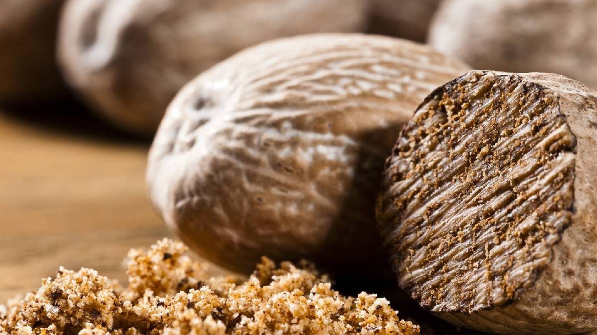 Nutmeg| ചർമ്മം തിളങ്ങാൻ ജാതിക്ക; ഈ ​ഗുണങ്ങൾ അറിയാതെ പോകരുതേ...