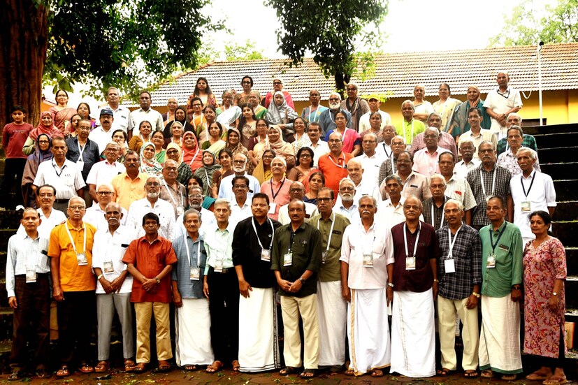  അവരുടെ പ്രായം കൂടിയെങ്കിലും ഓർമകൾക്ക് മങ്ങലേറ്റിട്ടുണ്ടായിരുന്നില്ല. സ്‌കൂൾ മുറ്റത്ത് എത്തിയത് പോലെ അവരുടെ കണ്ണുകൾ കുട്ടികളെ പോലെ വിടർന്നു. പലരും ഓർമകളിൽ വിതുമ്പി. സന്തോഷാധിക്യത്താൽ ആലിംഗനം ചെയ്തു. പി.വി അബ്ദുൽ വഹാബ് എം.പി പരിപാടിയിൽ അധ്യക്ഷത വഹിച്ചു. കെ. രാമചന്ദ്രൻ സ്വാഗതം പറഞ്ഞു.