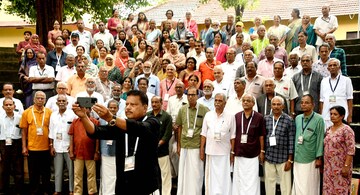 60 വർഷത്തിന് ശേഷം അവർ ഒത്തുകൂടി; നിലമ്പൂർ മാനവേദന്റെ മരത്തണലിൽ