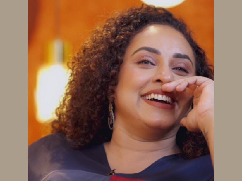ചിറകുവിടർത്തി പറക്കാനും വേണ്ടി സ്വപ്‌നങ്ങൾ ഉണ്ടായിരുന്ന പേളിക്ക് തീർത്തും അനുയോജ്യനായ കൂട്ടാണ് ഭർത്താവ് ശ്രീനിഷ് അരവിന്ദ്. ബിഗ് ബോസ് മലയാളത്തിൽ വരുന്നതിനു മുൻപ് മലയാള ടി.വി സീരിയലിൽ നിറസാന്നിധ്യമായിരുന്നു ശ്രീനിഷ്. വിവാഹശേഷം പേളിയും ശ്രീനിഷും ചേർന്നാണ് അവരുടെ യൂട്യൂബ് ചാനൽ നോക്കിനടത്തുന്നത്. ഇതിനിടയിൽ രണ്ടു കുഞ്ഞുങ്ങളായി, അവർ സ്വപ്നം കണ്ടതുപോലെ സ്വന്തം വീടും ഫ്ലാറ്റുമായി. മൂത്തമകൾ നില ഇപ്പോൾ സ്കൂൾ വിദ്യാർത്ഥിനിയാണ്. ഇളയമകൾക്ക് ഒരു വയസു കഴിഞ്ഞു