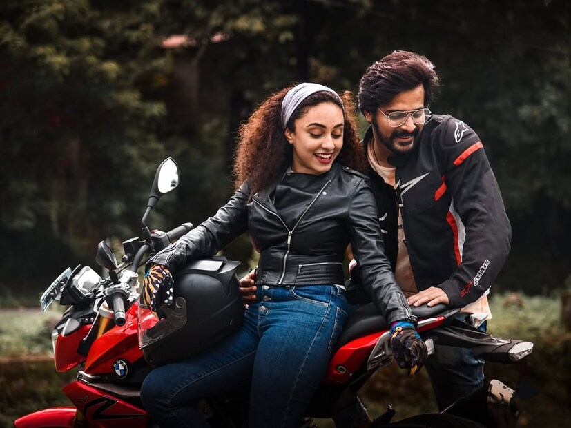  ഇപ്പോൾ രണ്ടു കുഞ്ഞുങ്ങളുമായി മനോഹര ജീവിതം നയിക്കുകയാണ് ഇരുവരും. തങ്ങളുടെ ജീവിതത്തിലെ ഓരോ സന്തോഷ നിമിഷങ്ങളും പേളി ആരാധകരുമായി പങ്കുവെക്കാറുണ്ട്.