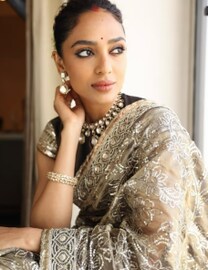 പൊതു വേദിയിലെത്തുന്നത് അയഞ്ഞ വസ്ത്രങ്ങൾ ധരിച്ച്; ശോഭിത ​ഗർഭിണിയാണെന്ന് സൂചന