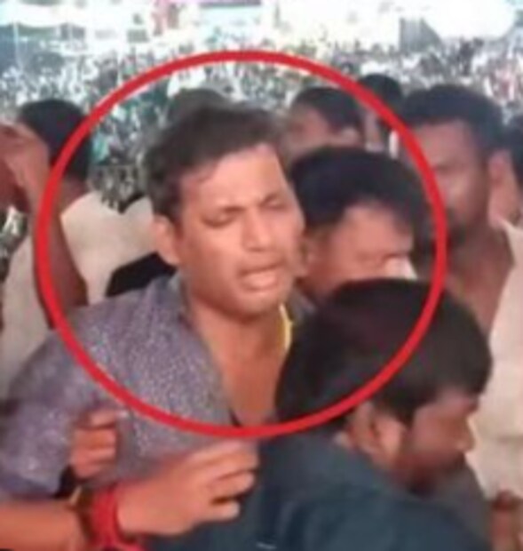  ഞായറാഴ്ച തമിഴ്‌നാട്ടിലെ വില്ലുപുരത്ത് നടന്ന മിസ് കൂവാഗം ട്രാൻസ്‌ജെൻഡർ സൗന്ദര്യമത്സരം 2006 ന്റെ വേദിയിലാണ് നടൻ‌ ബോധരഹിതനായി കുഴഞ്ഞു വീണത്. ആശുപത്രിയിൽ പ്രവേശിപ്പിച്ച നടന്റെ ആരോ​ഗ്യനില നിലവിൽ തൃപ്തികരമാണെന്നാണ് തമിഴ് മാധ്യമങ്ങൾ റിപ്പോർട്ട് ചെയ്യുന്നത്.