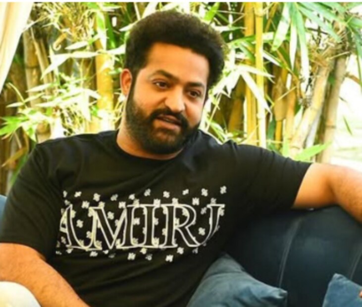  ലണ്ടനിലെ ഐക്കണിക് റോയൽ ആൽബർട്ട് ഹാളിൽ നടന്ന സംഭവമാണ് വീഡിയോയിൽ ഉള്ളത്. എസ്എസ് രാജമൗലി സംവിധാനം ചെയ്ത ആര്‍ആര്‍ആര്‍ ചിത്രത്തിന്റെ പ്രത്യേക പ്രദര്‍ശനം നടന്നിരുന്നു. ഇതിൽ പങ്കെടുക്കാന്‍ തെലുങ്ക് സൂപ്പര്‍താരം എത്തിയപ്പോഴാണ് സംഭവം നടന്നത്.
