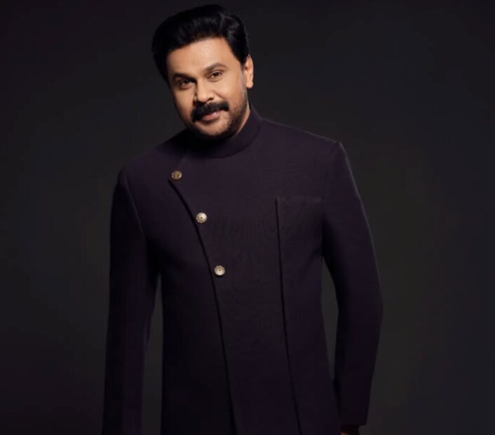  നടന്റെ പുതിയ സിനിമയായ പ്രിൻസ് ആൻഡ് ഫാമിലിയുടെ പ്രമോഷനെത്തിയപ്പോഴാണ് മീനാക്ഷിയ്ക്ക് ജോലി കിട്ടിയതിനെ കുറിച്ച് ദിലീപ് സംസാരിച്ചത്. മെഡിസിൻ പഠനം പൂർത്തിയാക്കിയ മീനാക്ഷി ഇപ്പോൾ എന്തു ചെയ്യുന്നെന്നാണ് അവകതാരക ചോദിച്ചത്.