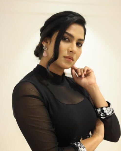  ചിലരൊക്കെ അമ്മമാരുടെ ഭക്ഷണത്തെക്കുറിച്ച് സംസാരിക്കുന്നത് കാണാറുണ്ട്. ഒരു പത്തു വർഷം കഴിയുമ്പോൾ അങ്ങനെയുള്ള അമ്മമാരെക്കുറിച്ച് ആരെങ്കിലും പറയുമോയെന്നുപോലും അറിയില്ല. ഞാൻ ജോലി ചെയ്യുന്ന അമ്മയായത് കൊണ്ട് ഇതിനൊക്കെയുള്ള സമയമില്ലെന്നാണ് പലരും പറയുന്നത്. അമ്മയുടെ രുചി എന്നൊക്കെ അപ്പോ പറയാൻ നമുക്ക് പറ്റുമോ എന്നറിയില്ല.