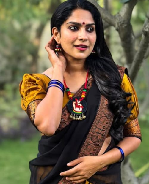  മിനിസ്ക്രീനിലും ബി​ഗ് സ്ക്രീനിലും ഒരുപോലെ തിളങ്ങിയ നായികയാണ് സ്വാസിക. അഭിനയം കൊണ്ടുമാത്രമല്ല, പലപ്പോഴും നടി ഉന്നയിക്കുന്ന പ്രസിതാവനകൾ വലിയ വിമർശനങ്ങൾക്ക് കാരണമാകാറുണ്ട്. അമ്മയാകാനുള്ള തന്റെ ആ​ഗ്രഹത്തെ കുറിച്ചും കുടുംബ ജീവിതത്തെ കുറിച്ചുമാണ് നടി പുതിയ അഭിമുഖത്തിൽ സംസാരിച്ചത്.