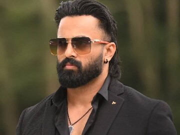  ഫെയ്സ്ബുക്ക് പോസ്റ്റിലൂടെയാണ് പരാതി നൽകിയ വിവരം ഉണ്ണി മുകുന്ദൻ അറിയിച്ചത്