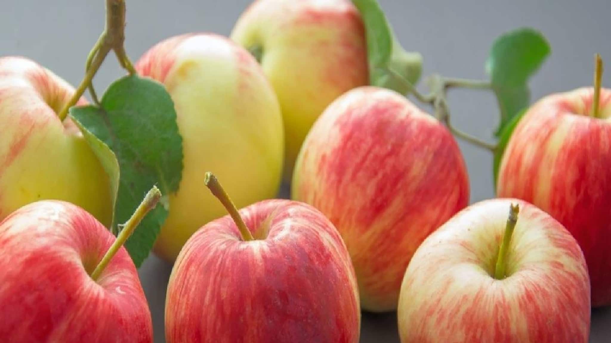 ആപ്പിള്‍ മുറിച്ചുവച്ചാല്‍ നിറം മാറുന്നുണ്ടോ?  തടയാനിതാ നാല് വിദ്യകള്‍