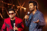 സ്റ്റേജ് ഷോയ്ക്കിടെ എ.ആർ. റഹ്മാനോടൊപ്പം ആരാധകർക്ക് സർപ്രൈസ് ഒരുക്കി ധനുഷ്; വീഡിയോ വൈറൽ