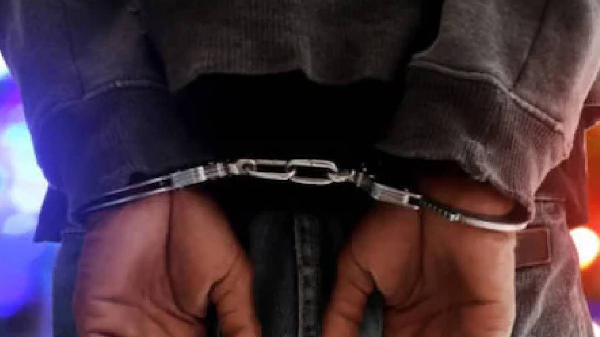 പ്രായപൂർത്തിയാകാത്ത മകൾ കുളിക്കുന്നത് പകർത്തി ബ്ലാക്ക് മെയിൽ ചെയ്ത യുവാവിനെ കൊന്ന് ‍‍ഡ്രമ്മിലിട്ട് കത്തിച്ച് പിതാവ്