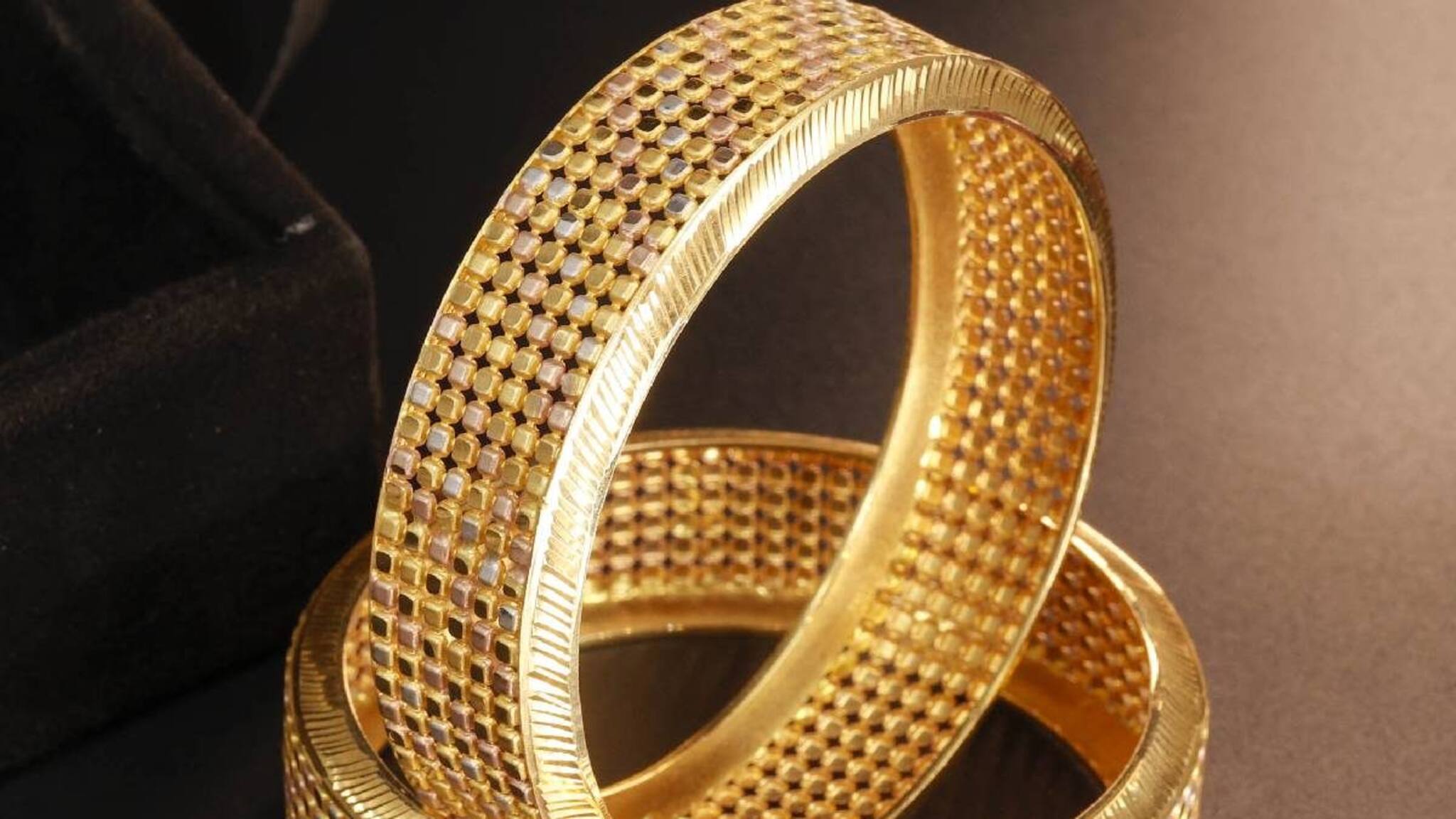 Gold Rate: ആശങ്കയേറ്റി സ്വർണം! പവന് ഒറ്റയടിക്ക് കൂടിയത് 3960 രൂപ; രാജ്യാന്തരവില 4952 ഡോളർ പിന്നിട്ടു