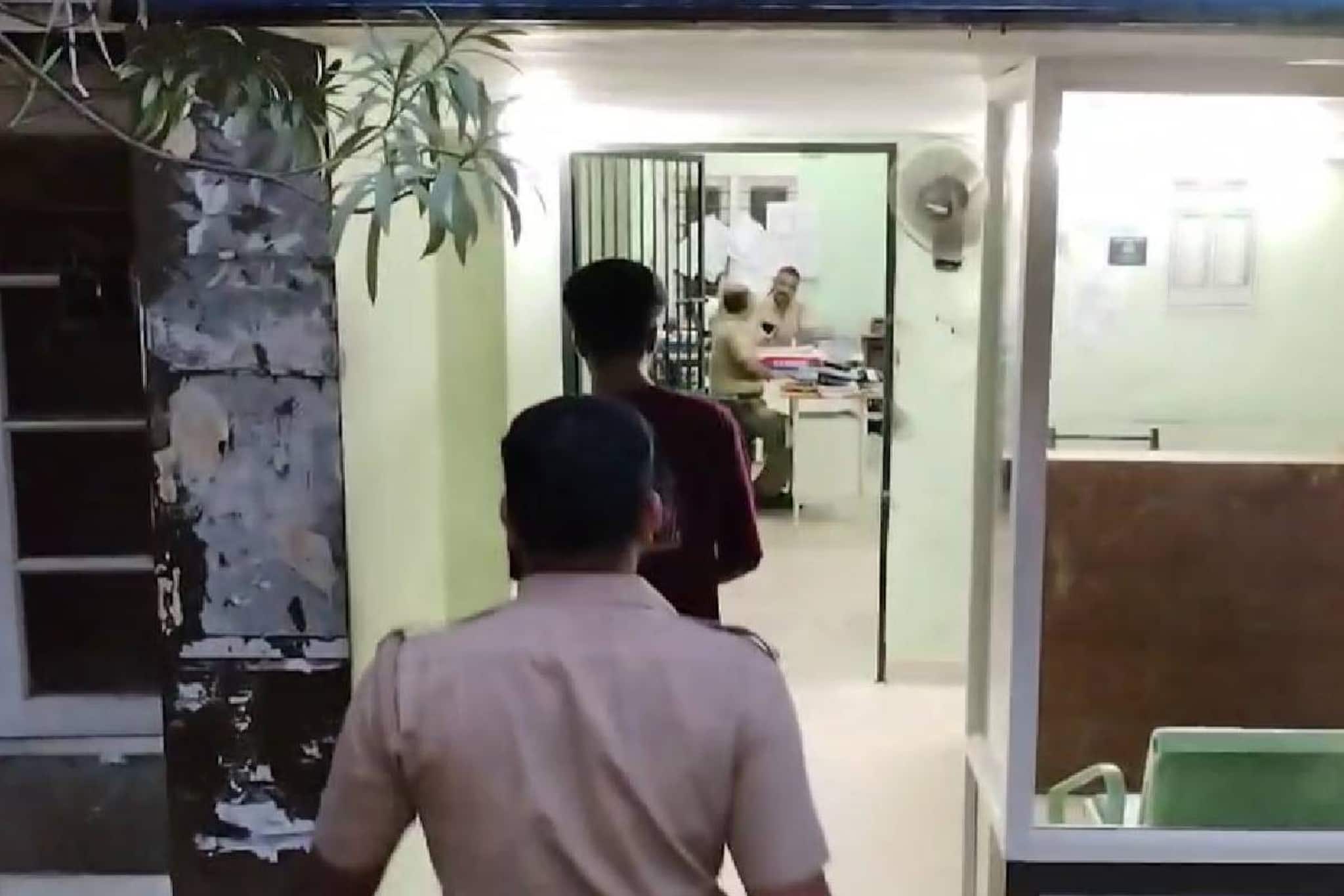 തിരുവനന്തപുരത്ത് ഹണി ട്രാപ്; യുവാവിനെ വിളിച്ച് വരുത്തി ആഡംബര കാറും സ്വർണ്ണാഭരണവും മൊബൈലുകളും തട്ടിയെടുത്തു