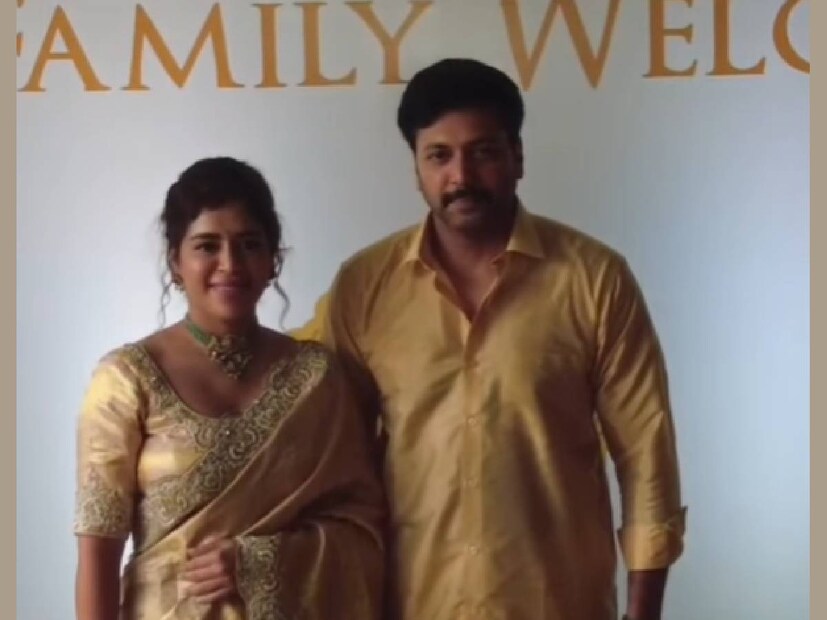 ഒരിക്കൽ കെനിഷ ഇക്കാര്യങ്ങൾ നിഷേധിച്ചുവെങ്കിലും, നിലവിലെ സംഭവവികാസങ്ങൾ കണക്കിലെടുത്താൽ രവി മോഹൻ കെനിഷയുമായുള്ള ബന്ധം സ്ഥിരീകരിക്കുന്നതിലേക്ക് പോകുന്നുവോ ഏന് സോഷ്യൽ മീഡിയ സംശയം പ്രകടിപ്പിക്കുന്നു. ഗായികയും സ്പിരിച്വൽ ഹീലറുമാണ് കെനിഷാ ഫ്രാൻസിസ്. നിർമാതാവ് ഇഷാരി ഗണേഷിന്റെ മകളുടെ വിവാഹത്തിൽ ഇരുവരും ഒന്നിച്ചു കാണപ്പെടുകയായിരുന്നു. ചെന്നൈയിൽ വച്ച് നടന്ന വിവാഹച്ചടങ്ങിലാണ് ഇരുവരെയും ഒന്നിച്ചു കണ്ടത് (തുടർന്ന് വായിക്കുക)