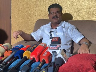 പി വി അൻവര്‍ വാർത്താസമ്മേളനത്തിനിടെ