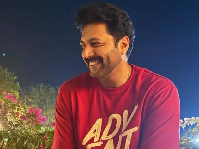 രവി മോഹന്റെ ഇനി വരാൻ പോകുന്ന സിനിമകളിൽ പരാശക്തി, കരാതേ ബാബു, ബ്രോ കോഡ് തുടങ്ങിയവ ഉൾപ്പെടുന്നു. 3BHK യെക്കുറിച്ച് പറയുമ്പോൾ, ശ്രീ ഗണേഷ് സംവിധാനം ചെയ്യുന്ന 3BHK യിൽ സിദ്ധാർത്ഥ്, ആർ. ശരത്കുമാർ, ദേവയാനി, യോഗി ബാബു, മീത്ത രഘുനാഥ് എന്നിവർ പ്രധാന വേഷങ്ങളിൽ എത്തുന്നു. ജൂലൈ 4 ന് ഈ സിനിമ തിയേറ്ററുകളിൽ എത്തും